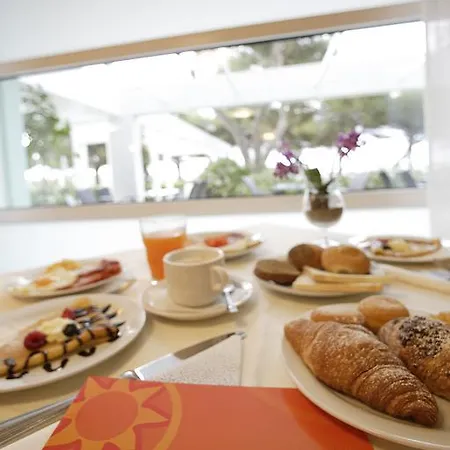 International ホテル 4*