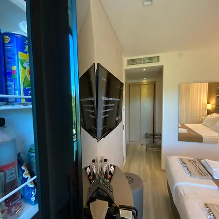 国际海滩酒店 4* 利尼亚诺萨比亚多罗