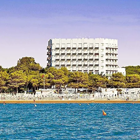 International Ξενοδοχείο 4*