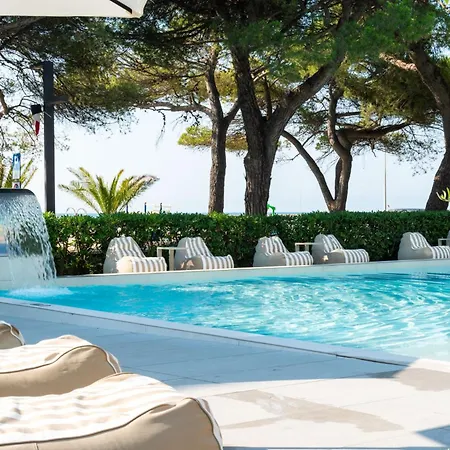 International Hotel 4*