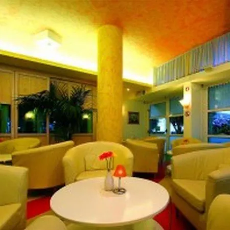 国际海滩酒店 利尼亚诺萨比亚多罗