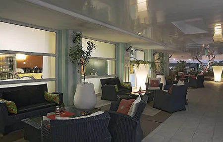 International ホテル 4*