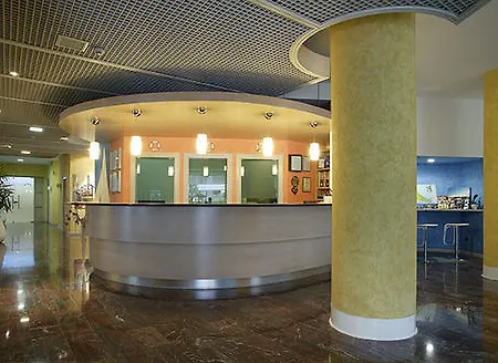 国际海滩酒店 4* 利尼亚诺萨比亚多罗