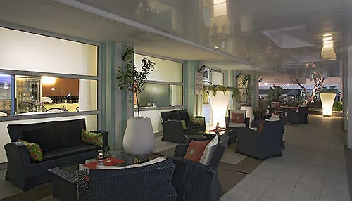 International فندق 4*