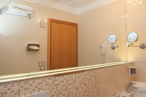 International فندق 4*